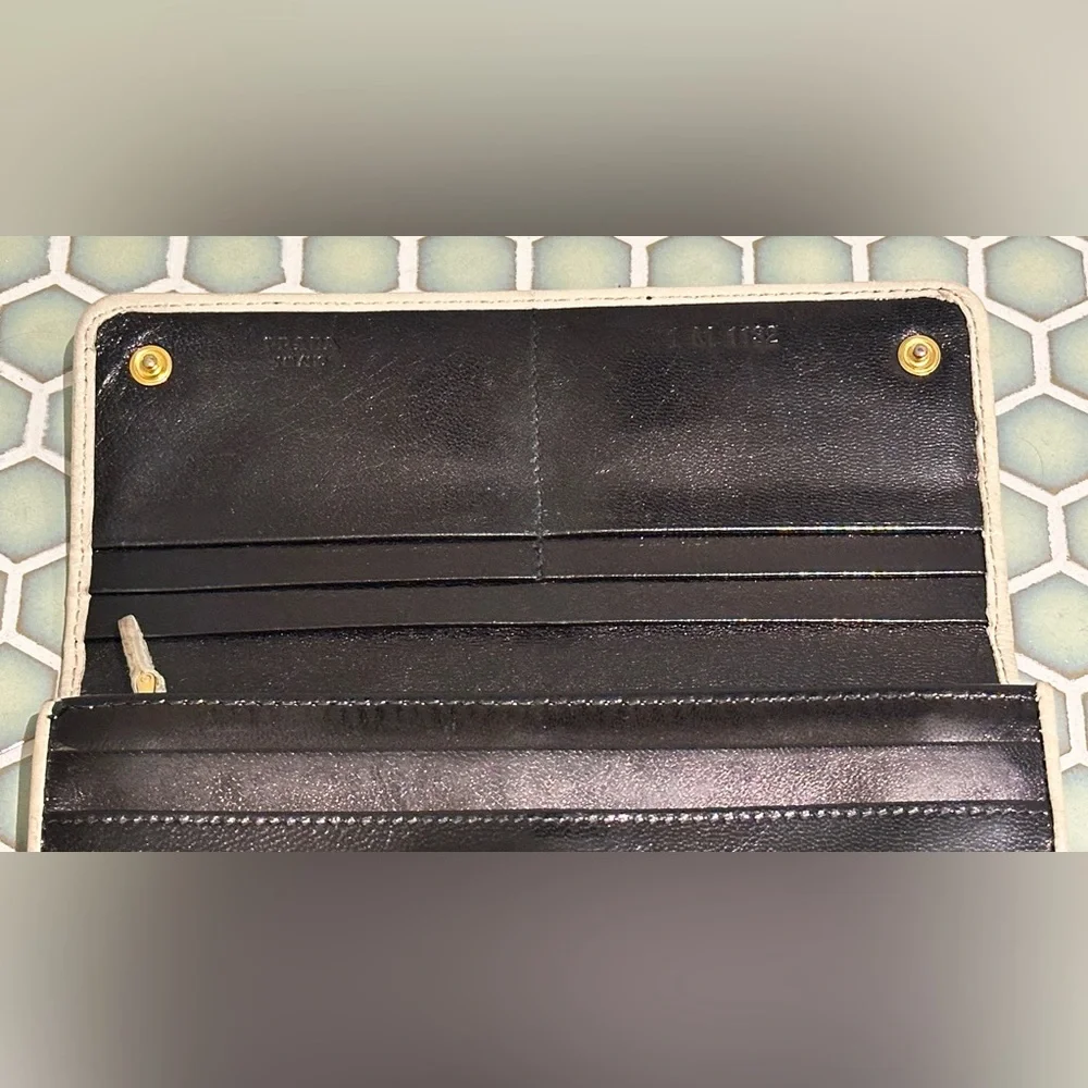 Prada Black Leather Trifold Continental Wallet with White Lip Appliques - Picture 4 of 6